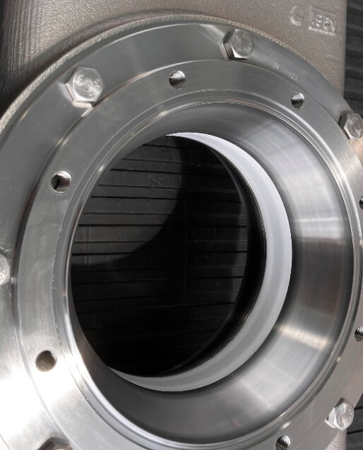 The robust metal yoke enables the optimal, simple assembly of mechanical or inductive limit switches. The yoke can be removed from one side. This makes it easier to access the mechanical parts.