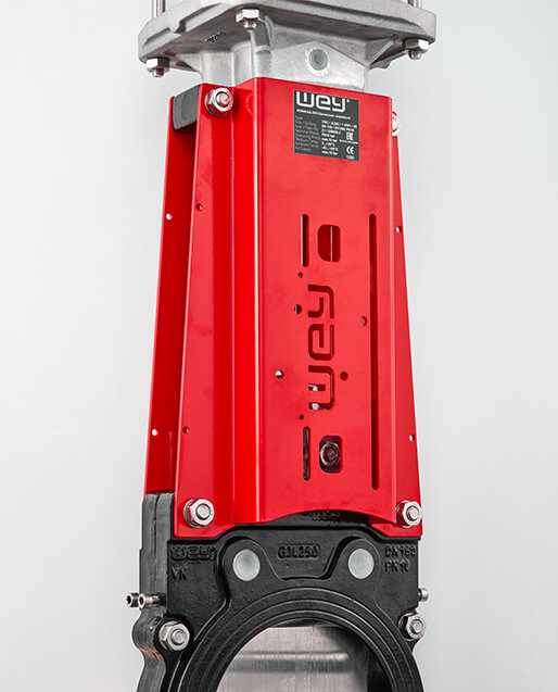 The robust metal yoke enables the optimal, simple assembly of mechanical or inductive limit switches. The yoke can be removed from one side. This makes it easier to access the mechanical parts.