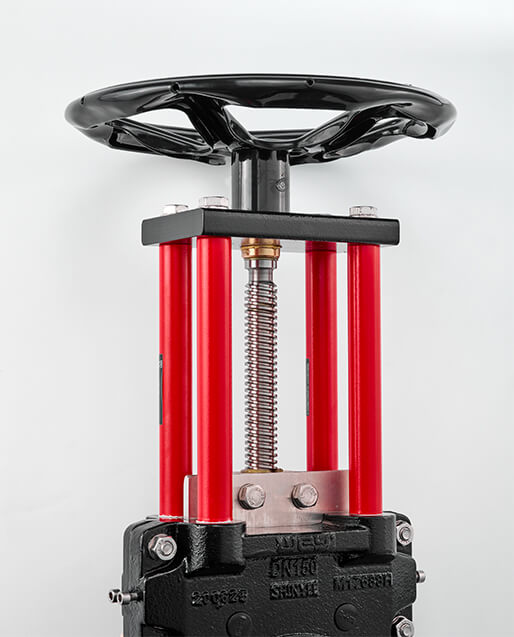 The robust metal yoke enables the optimal, simple assembly of mechanical or inductive limit switches. The yoke can be removed from one side. This makes it easier to access the mechanical parts.
