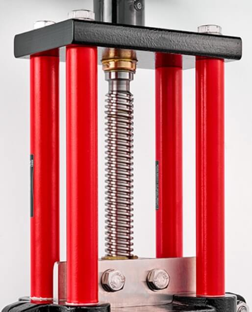 The robust metal yoke enables the optimal, simple assembly of mechanical or inductive limit switches. The yoke can be removed from one side. This makes it easier to access the mechanical parts.
