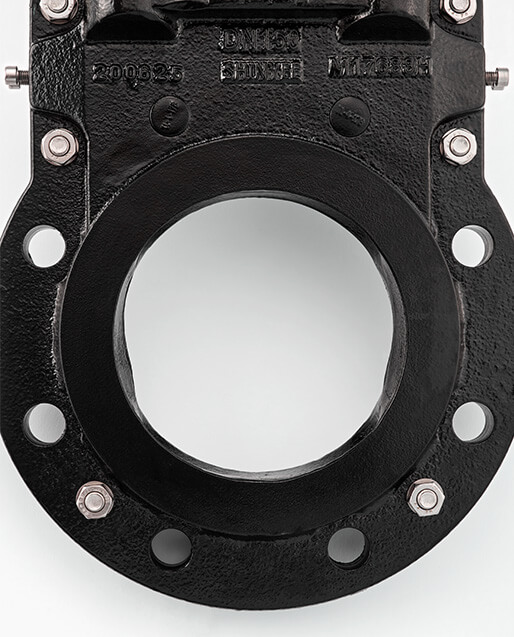 The robust metal yoke enables the optimal, simple assembly of mechanical or inductive limit switches. The yoke can be removed from one side. This makes it easier to access the mechanical parts.