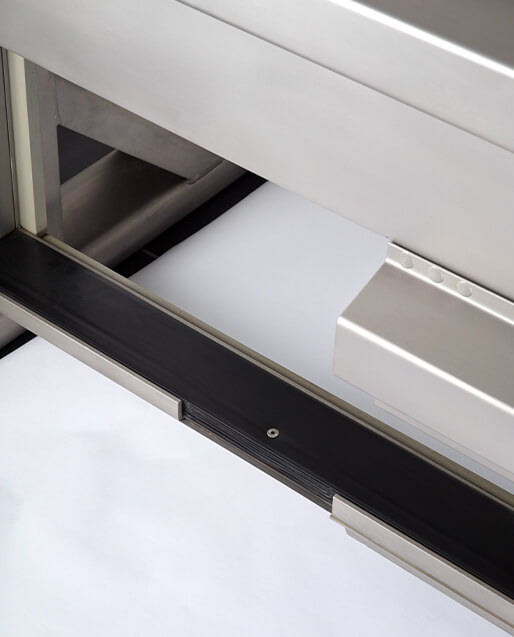 The robust metal yoke enables the optimal, simple assembly of mechanical or inductive limit switches. The yoke can be removed from one side. This makes it easier to access the mechanical parts.